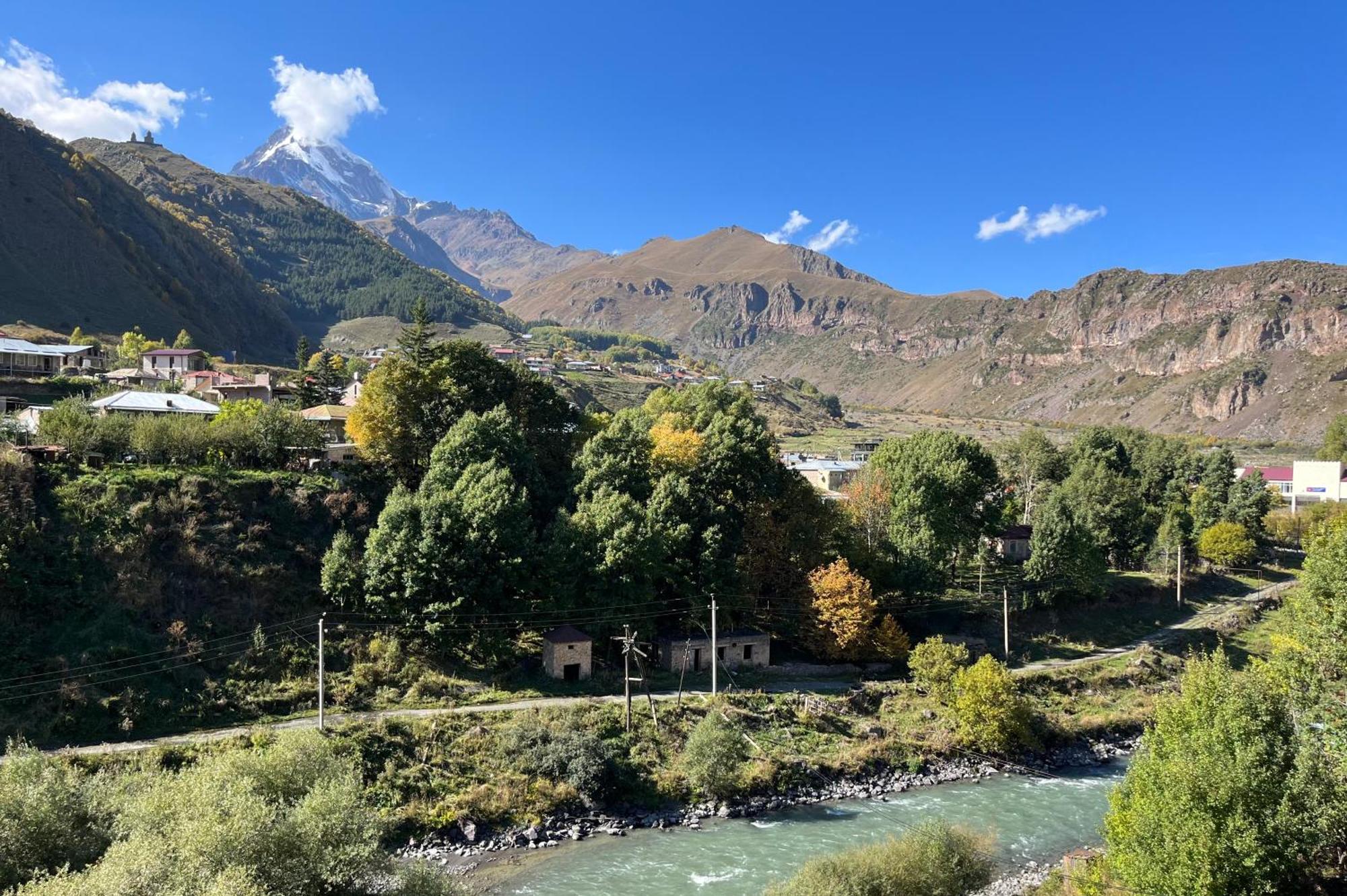 Отель Stancia Kazbegi Экстерьер фото