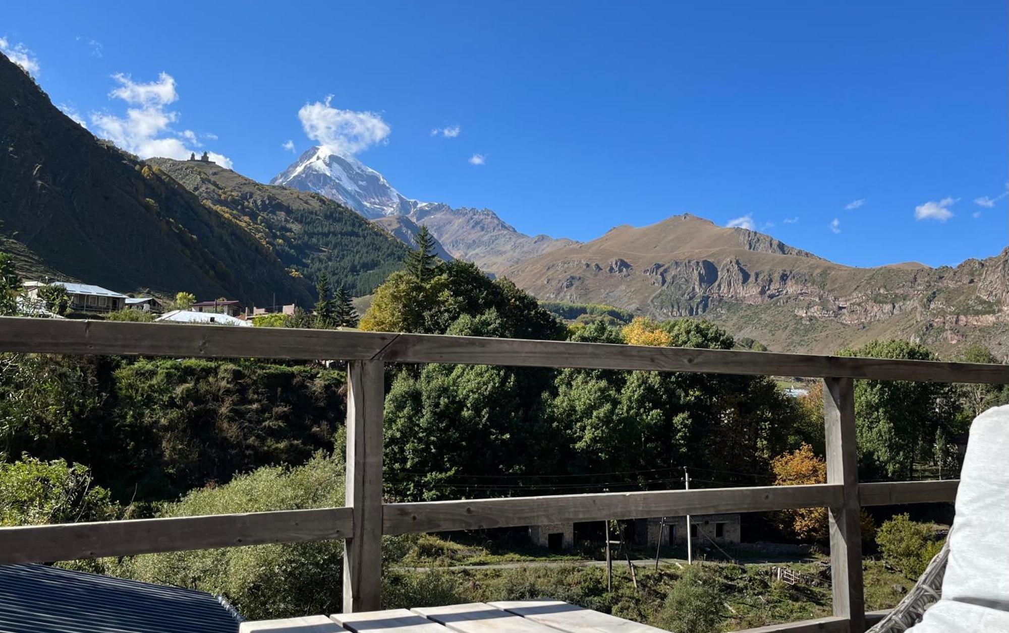 Отель Stancia Kazbegi Экстерьер фото